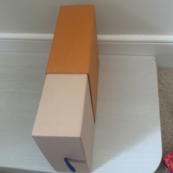 Louis Vuitton Pull Style Box & Bag - Picture 4 of 9